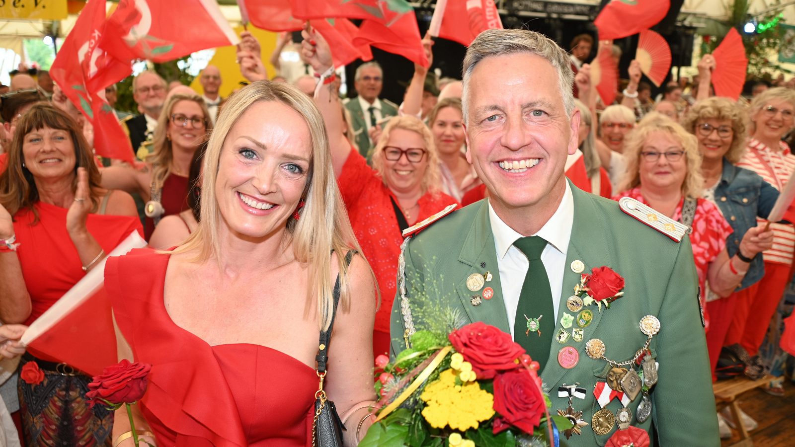 Die Schützengilde Höxter hat ein neues Königspaar: Kirsten Lohmann wurde zur neuen Schützenkönigin erwählt