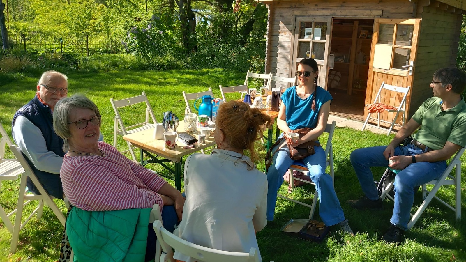 Das Plaudercafé im Schöpfungsgarten hat wieder geöffnet