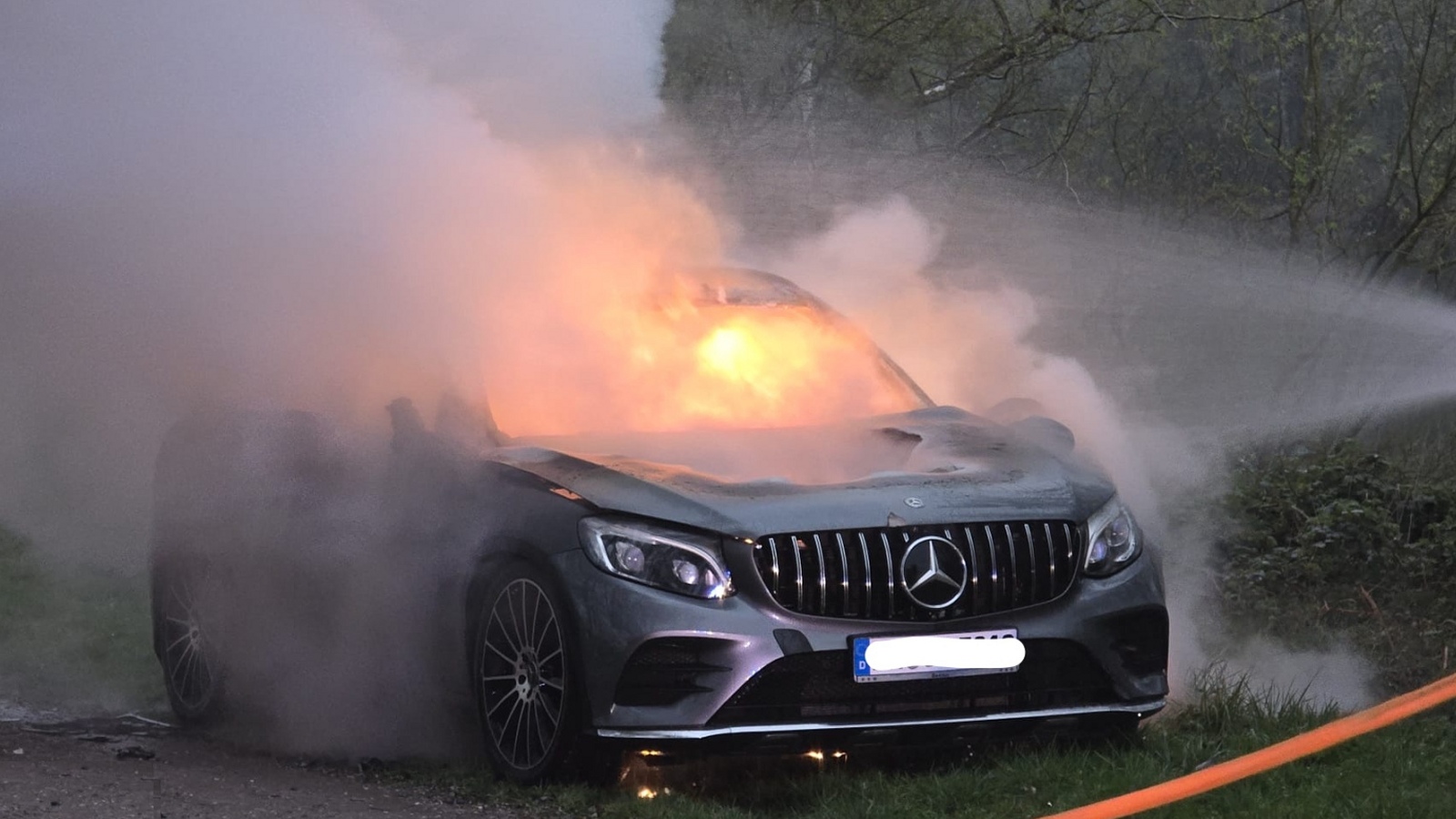 Zwei Einsätze innerhalb einer Stunde: Feuerwehr Höxter am Montagabend gefordert